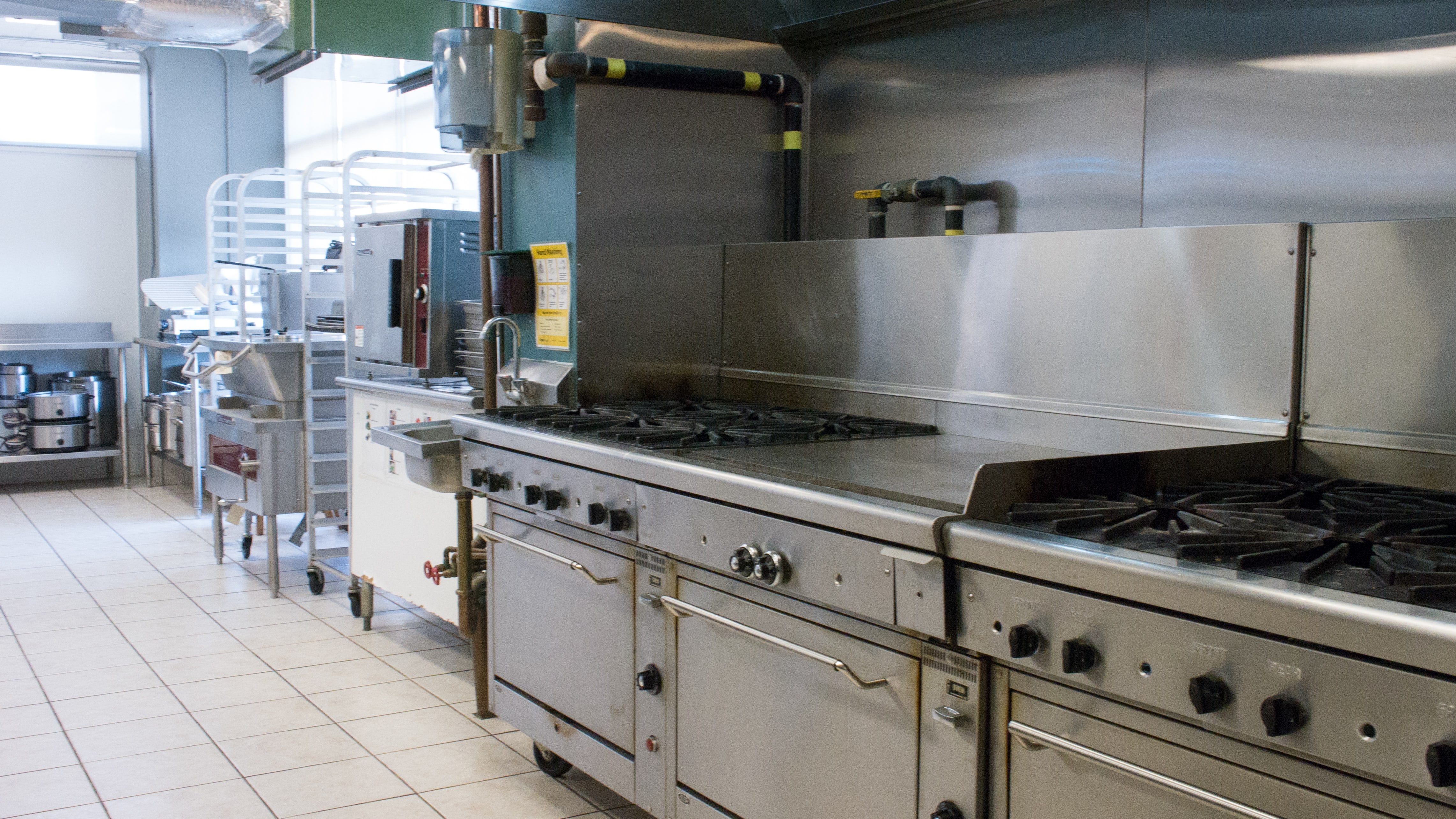 Stoves in the industrial kitchen